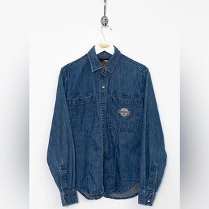 Cute denim Harley button up shirt!
Size small